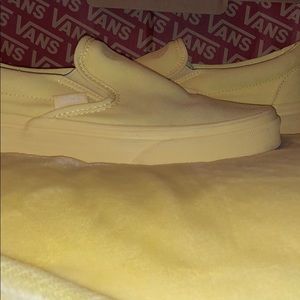 Woman/Men’s van shoes.